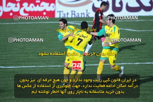 2191810, Tehran, Iran, Iran Pro League، Persian Gulf Cup، 2009-10 season، Second Leg، Week 23، Rah Ahan ۱ v ۰ Aboumoslem on 2010/01/16 at Ekbatan Stadium