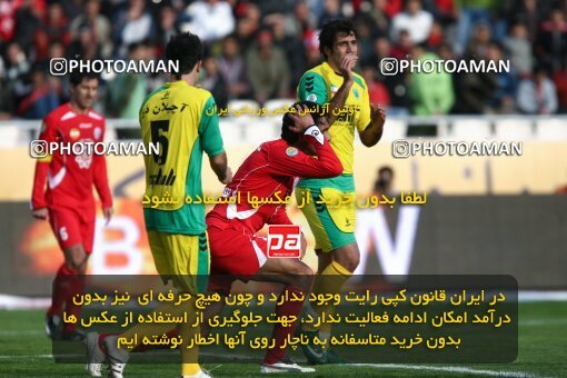 2192175, Tehran, Iran, Iran Pro League، Persian Gulf Cup، 2009-10 season، Second Leg، Week 24، Persepolis ۱ v ۰ Rah Ahan on 2010/01/22 at Azadi Stadium