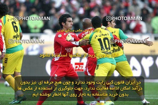 2192236, Tehran, Iran, Iran Pro League، Persian Gulf Cup، 2009-10 season، Second Leg، Week 24، Persepolis ۱ v ۰ Rah Ahan on 2010/01/22 at Azadi Stadium