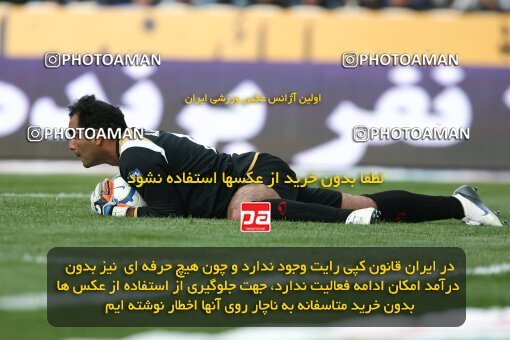 2201347, Tehran, Iran, Iran Pro League، Persian Gulf Cup، 2009-10 season، Second Leg، Week 31، Esteghlal ۱ v ۰ Zob Ahan Esfahan on 2010/04/19 at Azadi Stadium